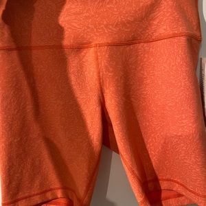 Wunder Train HR Short 8” in Crunch Warm Coral